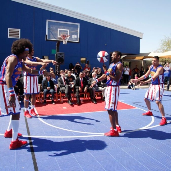 21 – Harlem Globetrotters Magic Circle 8215