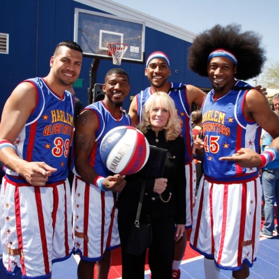 37 – Sheree Andersen & Harlem Globetrotters 8310